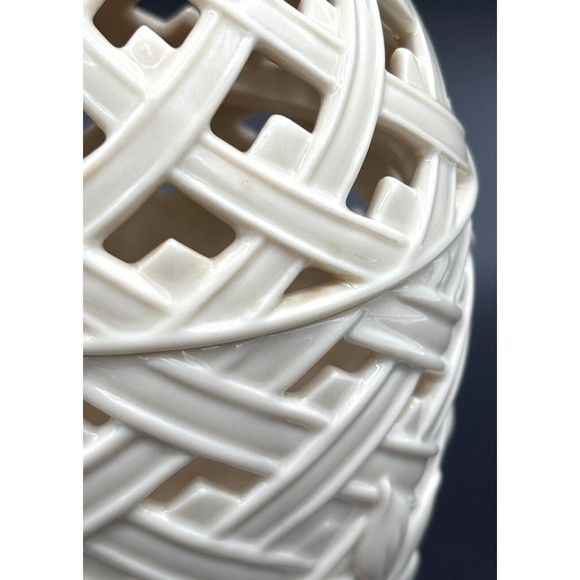 Classic Lenox Pineapple Box for Potpourri Porcelain with Sculptured Latticework - Picture 10 of 16